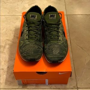 Nike Flyknit Racer - Rough Green / Black
